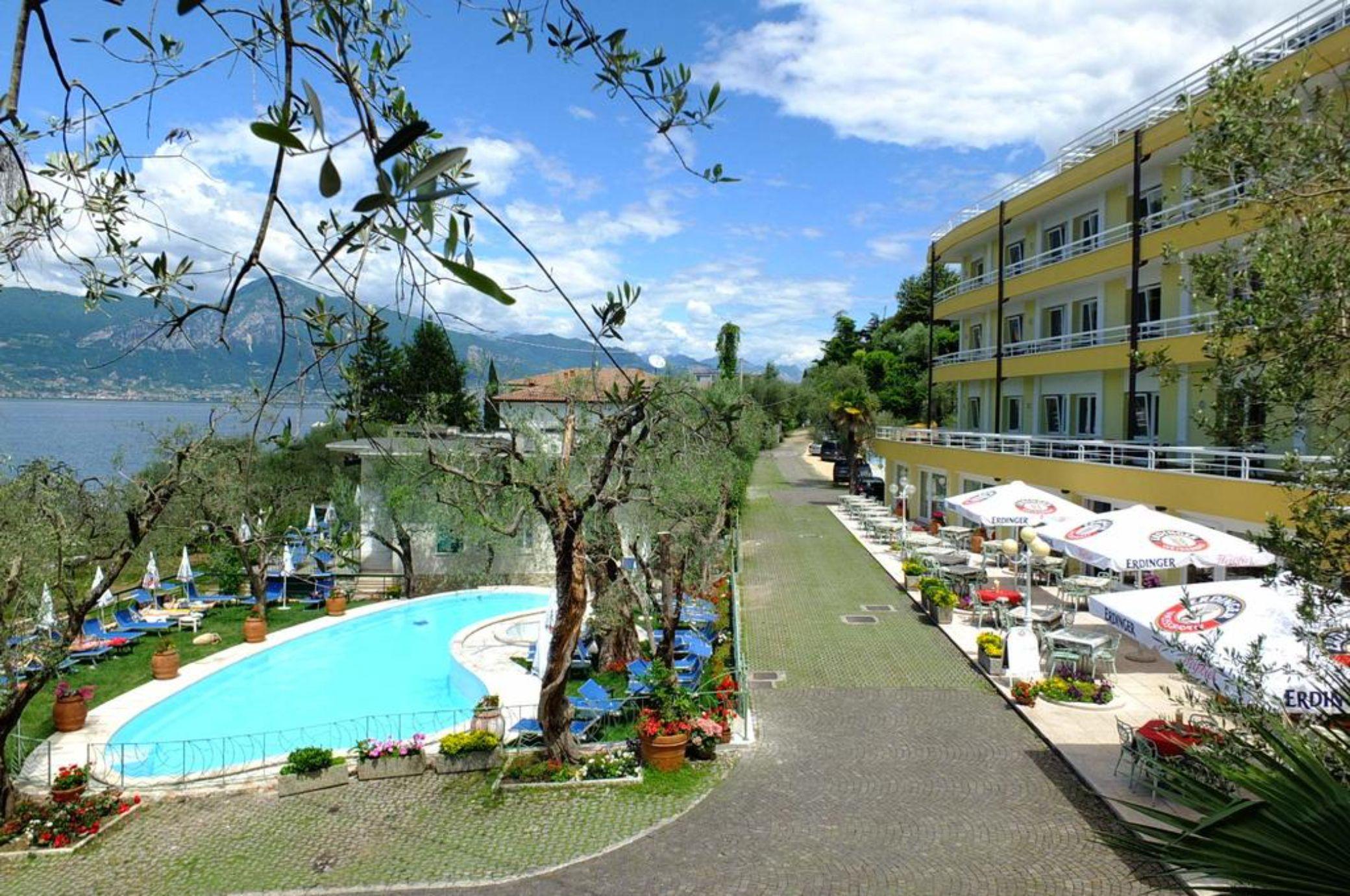 Hotel Internazionale Тори дел Бенако Екстериор снимка